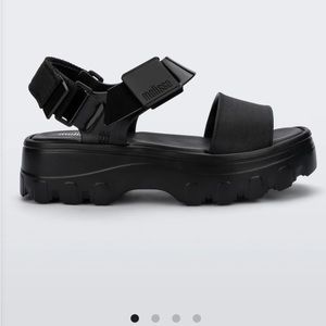 Melissa Kick Off Sandal Platform